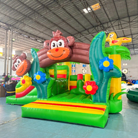 Structure gonflable combinée avec toboggan et zone de saut