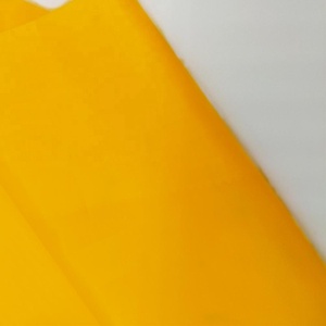 Tissu en <span class=keywords><strong>taffetas</strong></span> de polyester uni teint en <span class=keywords><strong>soie</strong></span> douce de Jiangsu, Chine, 180t pour doublure - Product Image 4