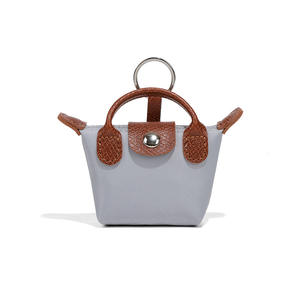 Nouveau <span class=keywords><strong>porte</strong></span>-<span class=keywords><strong>monnaie</strong></span> en forme <span class=keywords><strong>de</strong></span> boulette avec lanières <span class=keywords><strong>de</strong></span> bracelet pochette <span class=keywords><strong>porte</strong></span>-<span class=keywords><strong>monnaie</strong></span> en cuir PU avec <span class=keywords><strong>porte</strong></span>-clés Offre Spéciale pendentif MIniBag - Product Image 4