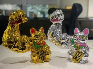 現代美術のおもちゃの家の装飾強い腕の筋肉が付いている幸運なプルタス猫クロームミラー面白い収納置物 - Product Image 2