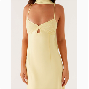 Robe jaune et bleue sans manches, col choker, coupe fourreau ajustée, bretelles spaghetti, couleur unie, élégante pour soirée d'été - Product Image 3