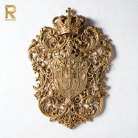 Plaque rectangulaire antique en laiton plaqué or, motif filigrane ajouré, armoiries royales sculptées, design héraldique, décoration murale de palais, cadeau