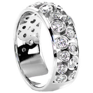 Anello Unisex Traforato con Cristalli, Elegante Motivo Cavo, Accessorio di Moda per Uso Quotidiano e Feste - Product Image 3