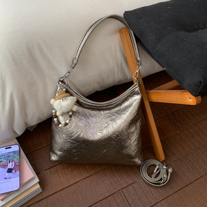 Sac à main hobo doux et moelleux, <span class=keywords><strong>brillant</strong></span> et froissé, pour <span class=keywords><strong>femme</strong></span>, en tissu PU souple, grande capacité, idéal pour les trajets quotidiens - Product Image 6