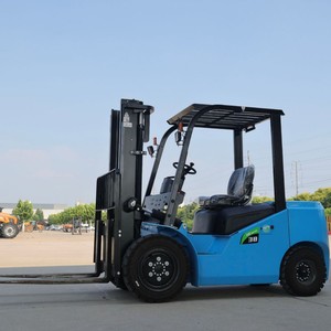 Montacargas Eléctrico de 3 Toneladas con Batería de Iones de Litio, Operación con Asiento, Uso en Interiores, Neumáticos Sólidos - Product Image 2