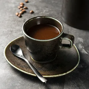 Jiujiuju оптовая продажа высокое качество Vajilla японский ручной работы Черная треугольная форма блюдце 3 унции 6 унций керамические чашки для кофе и чая