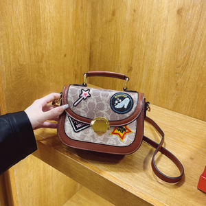 Bolso Bandolera Pequeño de Moda para Mujer, con Decoraciones, Diseño Retro Estampado, 680 - Product Image 1