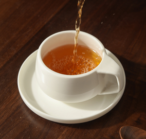 ชุดแก้วกาแฟเซรามิกสีขาวล้วนพร้อมจานรอง ด้ามจับกว้าง ปรับแต่งได้สำหรับร้านกาแฟ โรงแรม และร้านอาหาร - Product Image 1