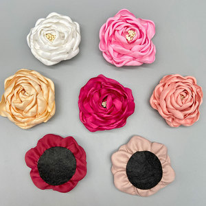 Rosas 3D hechas a mano de 7 cm, flores de tela para bricolaje, ropa, zapatos, sombreros y accesorios. - Product Image 2
