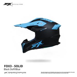 Le casque de motocross JPX Fox3 à sangle magnétique est noir jais avec une finition bleu mat pour des performances et un style tout-terrain extrêmes. - Product Image 2