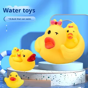 Pato de juguete amarillo grande con logo personalizado, adorable, esponjoso, con ojos fruncidos, para el baño, jugando, rociando agua, exprimible - Product Image 2
