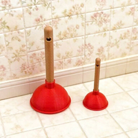 Maßgefertigter Mini-Toilettensauger in Zwei Größen 1/12 Maßstab Puppenhaus Badezimmer Reinigungswerkzeug Miniatur Holzgriff Sauger DIY Rollenspiel