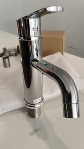 Robinet de lavabo moderne à trou unique, rotatif à 360 degrés, eau chaude et froide, en acier inoxydable, pour salle de bain, appartement, robinet de mélange d'eau - Product Image 4