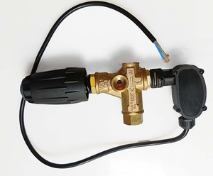 Regulator VRT3, 3650psi Adjustable Water Regulator with 3/8 Inch Female NPT Port - Product Image 1
