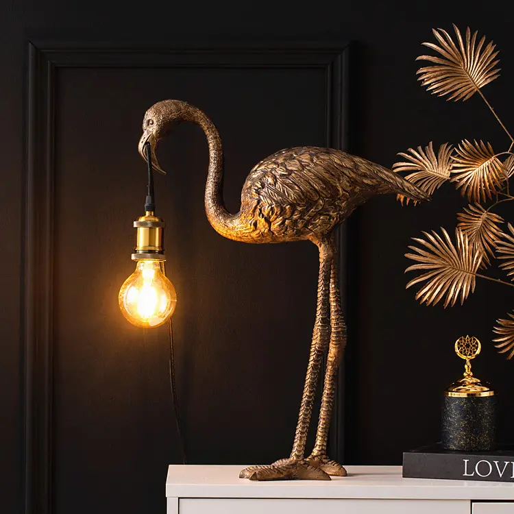 Moderne Kunst abstraktes Dekor Tiers kulptur Stehlampe Goldharz Flamingo Luxus Stehlampe für den Innenraum
