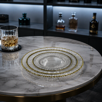 Assiette de présentation Kaly's Factory Sale de luxe, écologique, sans plomb, à nervures verticales irrégulières, transparente comme du cristal, avec bordure argentée et dorée, peinte à la main