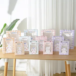 Sacos de papel para presente de desenho animado fofos com janela de PVC ecológicos para venda na fábrica, sacos de papel personalizados