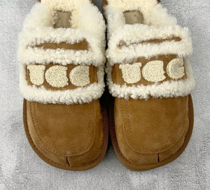 Pantoufles de luxe personnalisées pour femmes, collection Hiver 2025, avec logo, style <span class=keywords><strong>Ugg</strong></span>, fabriquées avec des matériaux de haute qualité, chaudes, à semelle épaisse et antidérapantes - Product Image 5