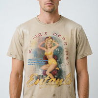 T-shirt en coton beige épais délavé style vintage avec trous usés, effet soleil décoloré, collection été 2026, streetwear, best-seller