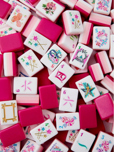Juego de Mahjong Americano Estándar NMJL |   160 Fichas de Mahjong de Acrílico Rosa Pintadas a Mano con Temática de Dulces y Helados para Niñas - Product Image 4