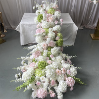 Chemin de table en fleurs d'hortensia cascade de haute qualité, couleurs blanc, rose et vert, idéal pour la décoration de mariage