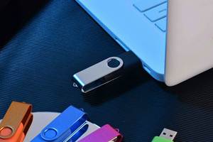 Clé USB pivotante avec logo personnalisé, échantillon gratuit, couleurs variées, prix abordable, clé USB 3.0, capacité 8 Go, 16 Go, 64 Go, matériau métallique, nouveauté - Product Image 3