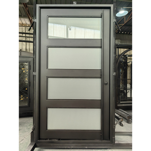 Entrée de villa de style anglais, porte d'entrée de luxe en fer forgé avec plinthe et fenêtre décorative - Product Image 2