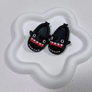 Breloques amusantes en forme de monstre pour sabots, décorations de sandales miniatures de dessin animé DIY, accessoires de sabots en PVC Kawaii pour enfants et femmes, cadeau - Product Image 4