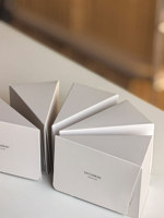 Boîte à gâteaux et desserts triangulaire découpée, de qualité alimentaire, vide, personnalisable, en carton blanc stratifié avec joint