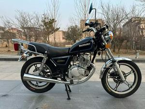 Motocicleta Clásica Suzuki Gn125 de un Solo Cilindro, Refrigerada por Aire, 125cc - Product Image 4