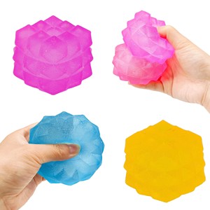 Best-seller transfrontalier : Jouet anti-stress souple en maltose en forme de cube de glace, nid d'abeille, pyramide et boule d'herbe - Product Image 6