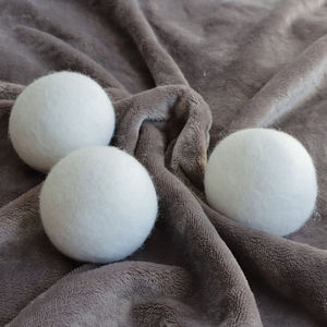 Pelota de Ejercicio Hecha a Mano, Ecológica, 100% Fieltro de Lana, Diseño Lindo y Simple para Gatos y Perros - Product Image 1