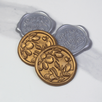 Sigillo in ceralacca personalizzato argento e oro con fiore in rilievo, adesivo per buste di invito e confezioni di gioielli