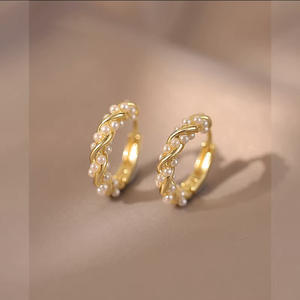 Orecchini a Cerchio con Perle Dorate, Placcati in Oro 18K, Perle Finte Rotonde, Gioielli Classici da Donna per Uso Quotidiano - Product Image 4