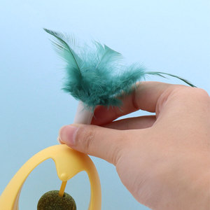 Jouet pour chat en plumes monobloc avec balle à la menthe anti-stress intégrée – Nouveauté tendance pour animaux de compagnie - Product Image 2