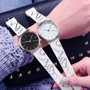 צמיד נשים קוריאני סגנון תיבה Suppliers-אירופאי וקוריאני סגנון רטרו חגורת מגמת שעון תלמיד פשוט זוג חגורת קוורץ שעון יד QL006
