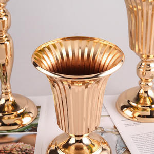 Soportes Metálicos Decorativos LANJO para Arreglos Florales en Forma de Trompeta Dorada para Aniversarios, Navidad, Cumpleaños, Eventos, Bodas y Hogar - Product Image 3