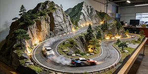 Diorama de Pista de Carreras de Montaña a Escala 1/64 con Luz LED - Escena de Carretera sinuosa Hecha a Mano para Exhibición de Autos a Escala - Product Image 2