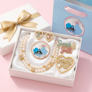 Coffret Cadeau Bicolore Personnalisé en Alliage de Zinc pour Célébration de la Fête des Mères, Fournisseur Premium, Durable, Vente en Gros pour Femmes, avec Breloques et Boîte à Favors - Product Image 1