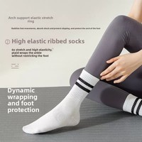 Chaussettes de sport pour femmes en coton tricoté rayé, absorbantes, respirantes, amortissantes et antidérapantes, idéales pour le Pilates (ODM, vente en gros)