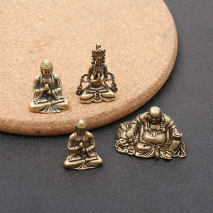 Pendentif en laiton en forme de Bouddha, breloque thématique pour la maison, porte-clés Feng Shui, ornement artisanal portable, religion bouddhiste, cadeau unisexe - Product Image 1