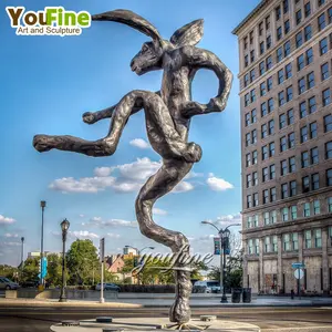 Escultura de conejo Nijinski de bronce de gran tamaño o Kung Fu en venta