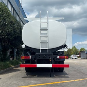 รถบรรทุกน้ำมันดีเซล HOWO 8x4 ขนาด 25000 ลิตร พร้อมปั๊มสำหรับสถานีน้ำมันขนาดใหญ่ - Product Image 6