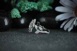 Anillo de Compromiso de Moissanita con Corte Brillante Redondo en Forma de Rosa, Anillo de Boda de Plata de Ley 925 para Mujer por Phoenix Enterprise - Product Image 4