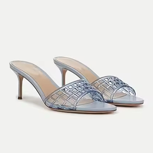 Sandali con <span class=keywords><strong>tacco</strong></span> <span class=keywords><strong>basso</strong></span> in gelatina nera di alta qualità a punta aperta in Mesh intrecciato con gelatina vuota da donna trasparente alla moda tacchi alti - Product Image 2