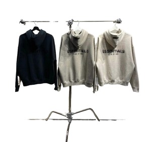 Fear of 22 Autunno/Inverno, Felpa con cappuccio con stampa floccata fronte-retro <span class=keywords><strong>di</strong></span> lettere 'God' e motivo floreale Essen - Product Image 2