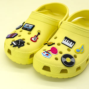 Mode nouvelle étoile de la musique 2D/3D KAROL <span class=keywords><strong>G</strong></span> gros sabots en caoutchouc baskets breloque de chaussure dessin animé mignon filles garçons breloque de chaussure accessoires - Product Image 2