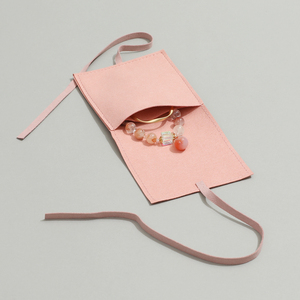Pochette à bijoux personnalisée en microfibre 8x8cm avec fermeture à ruban, sac de rangement doux pour collier, bague, boucles d'oreilles - Product Image 2