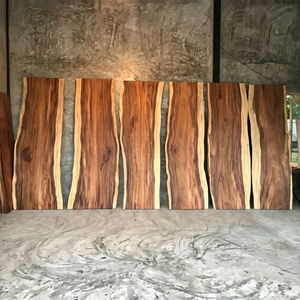 Mesa de Comedor Rectangular de Madera de Nogal Macizo Hecha a Mano con Bordes Naturales y Patas de Madera, Diseño Rústico Moderno para 6 Personas, Ideal para Apartamentos - Product Image 1