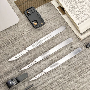 SURTECHS INTERNATIONAL 10 11 12 15 20 Cuchillas de Acero Inoxidable para Dermaplaning, Modelo SS-9701, Clase II, Potencia Manual - Product Image 3